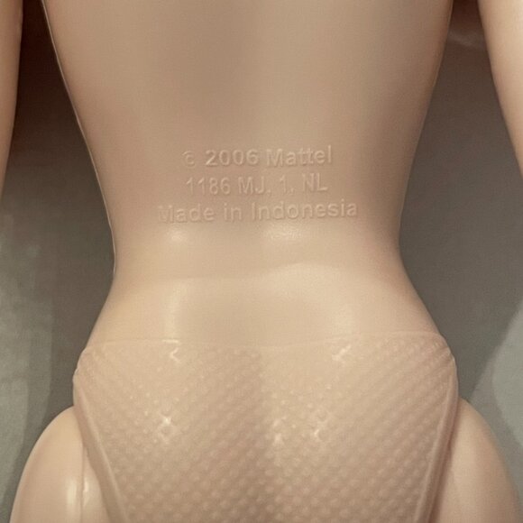 Mattel Disney Pixar Brave Princess Merida Doll 2011 - Picture 8 of 8